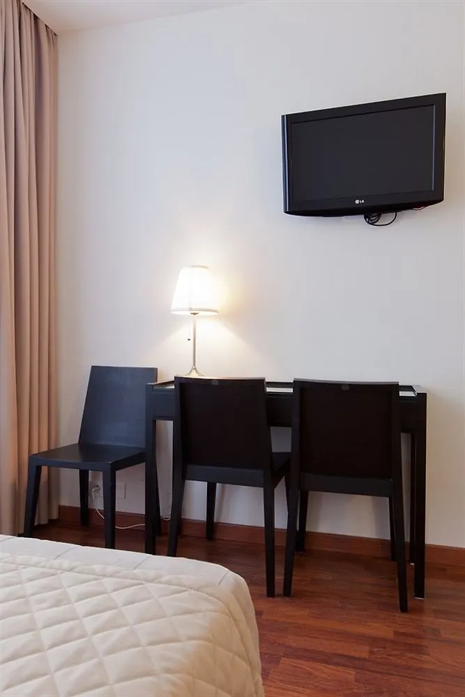 Cosmotel Hotel Paris 3*,