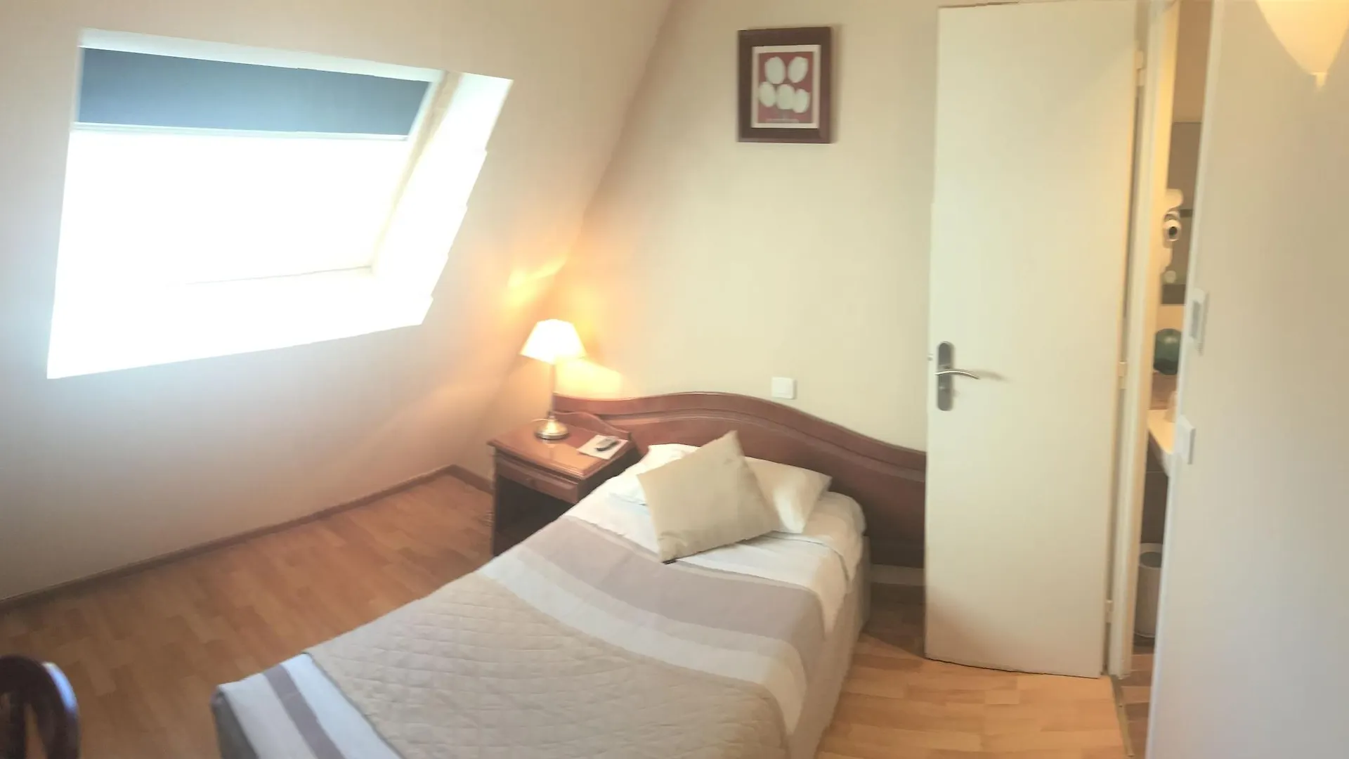 פריז Cosmotel Hotel 3*,  צרפת