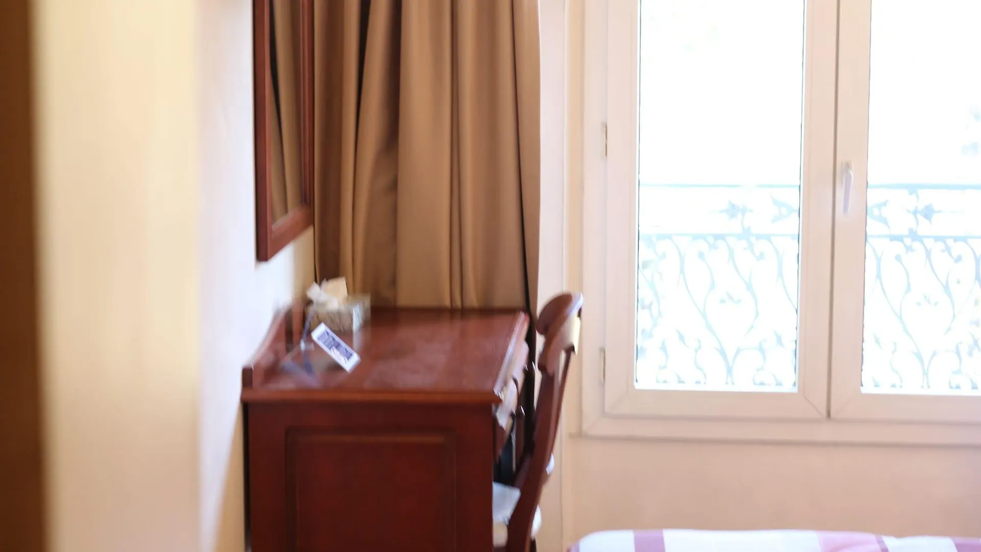 פריז Cosmotel Hotel 3*,  צרפת