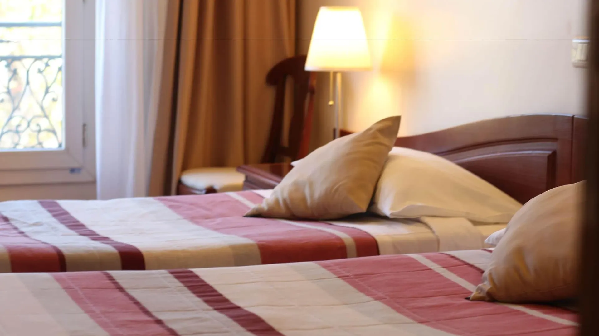 פריז Cosmotel Hotel