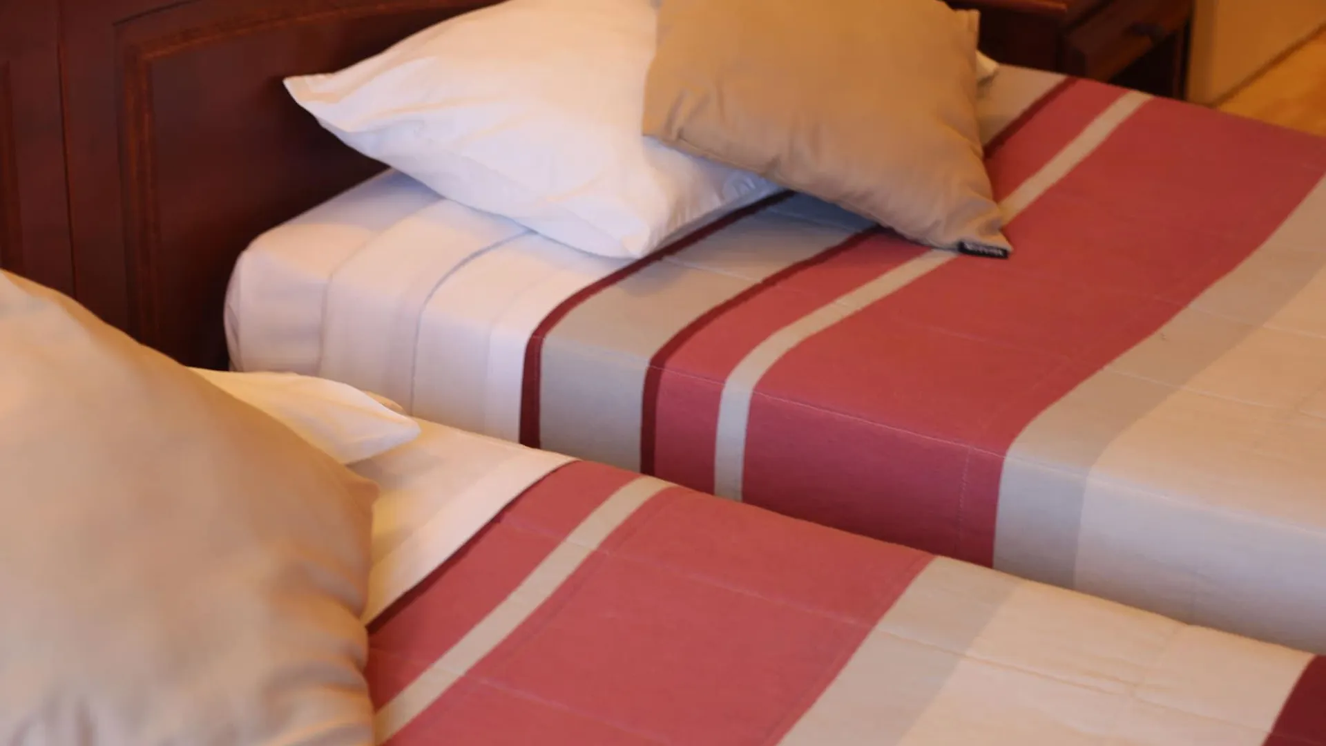 פריז Cosmotel Hotel