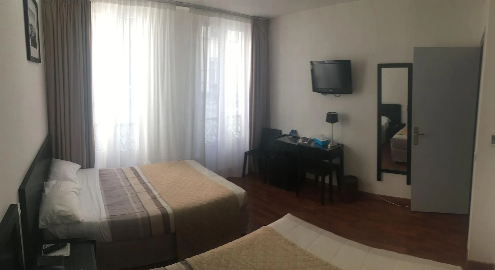 פריז Cosmotel Hotel