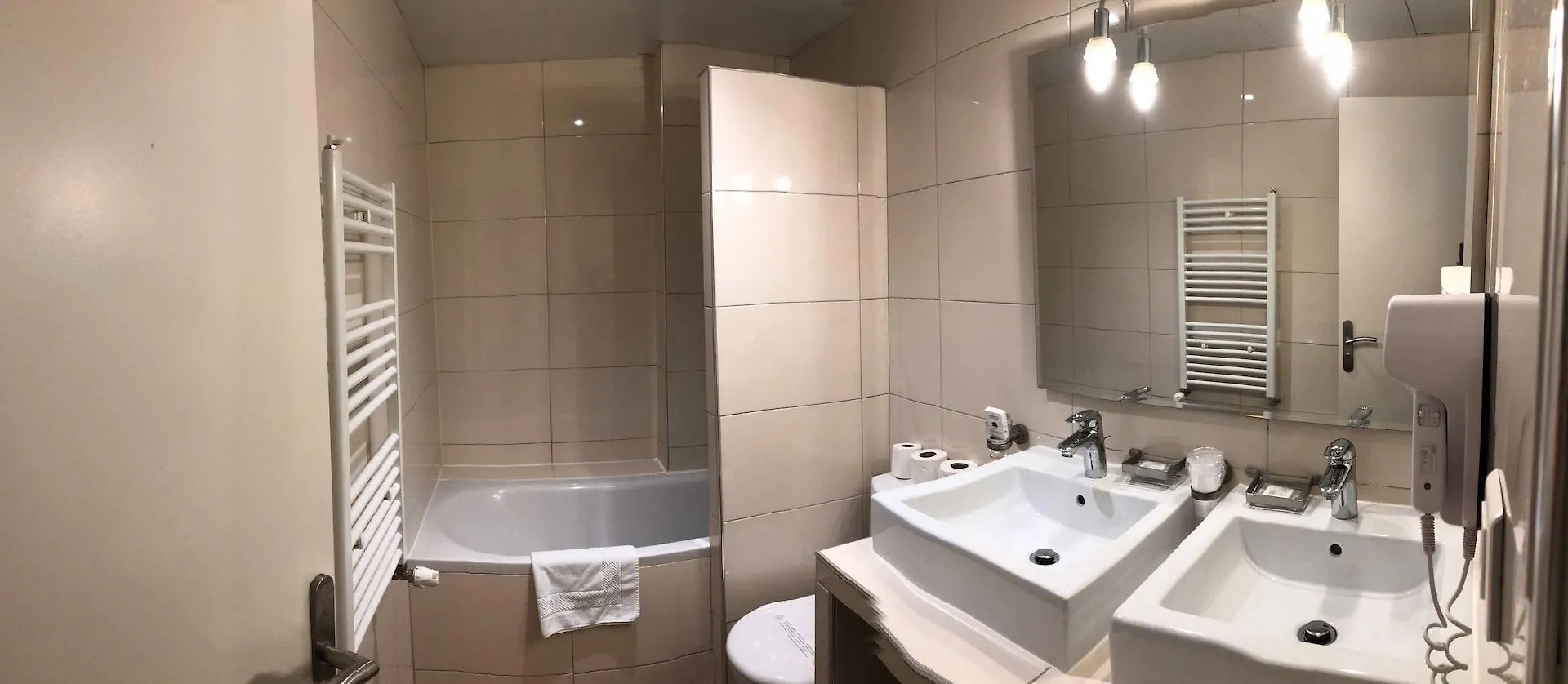 פריז Cosmotel Hotel