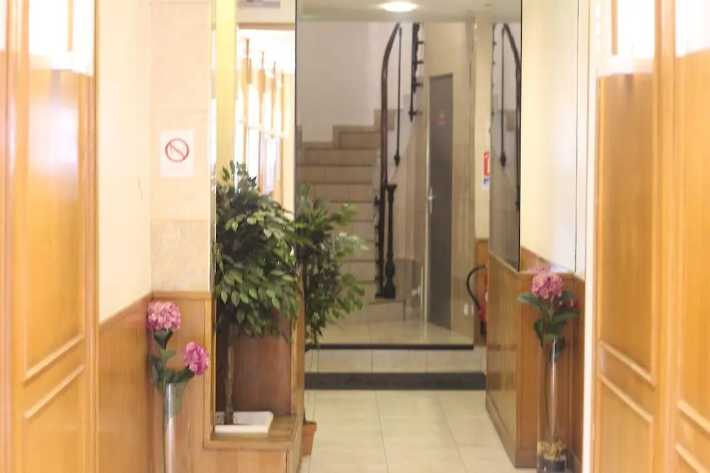 פריז Cosmotel Hotel 3*,