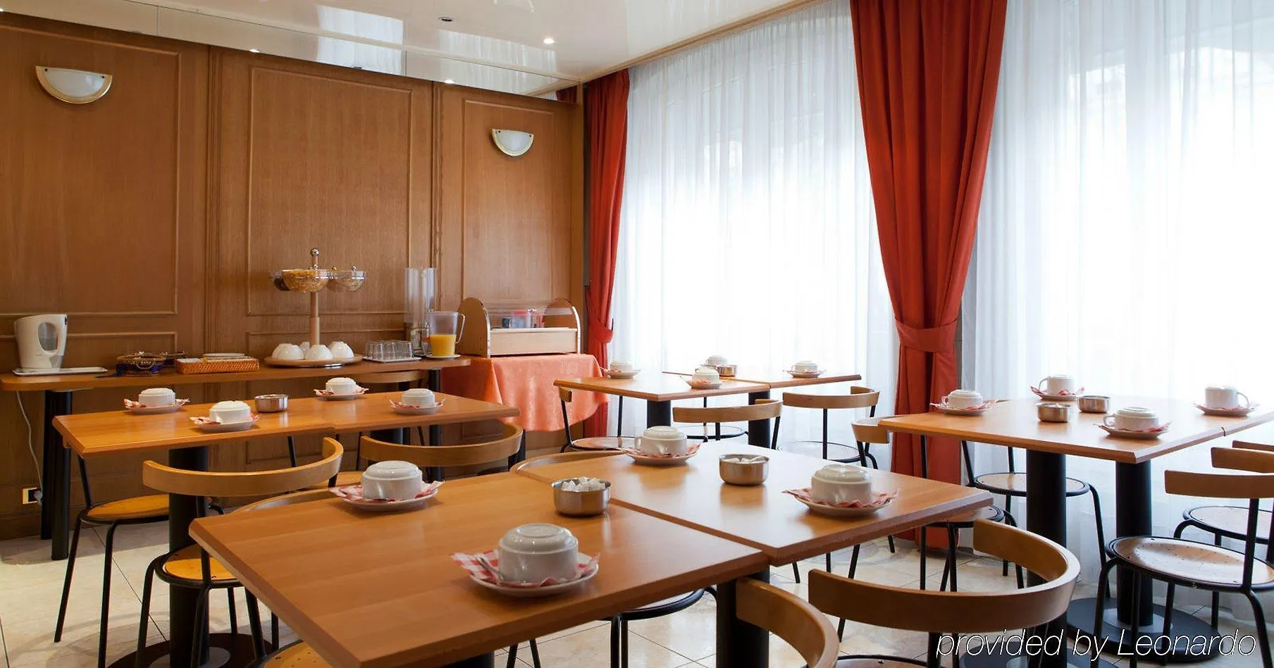 פריז Cosmotel Hotel